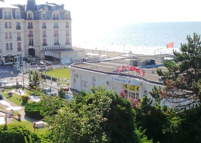 Le Crisenoy Apartment *